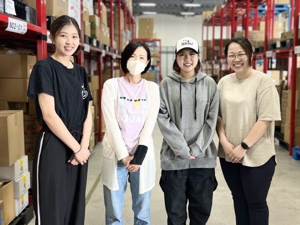 アルバイトの皆様。老若男女問わず、たくさんの方が在籍しています。