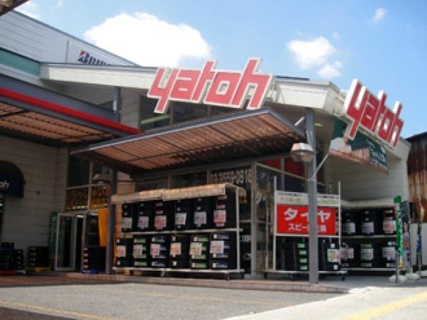 本店の板橋店に営業本部があります。近隣にはスーパーや飲食店も多く、最寄りの上板橋駅周辺は再開発が進んでおりますます賑やかになりそうです。