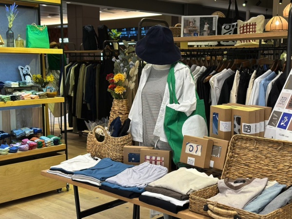 インテリアショップの販売スタッフ・正社員・自社ブランドの強みを活かす販売