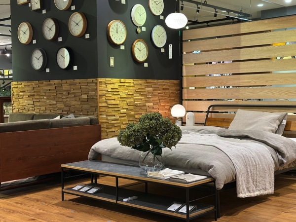 インテリアショップの販売スタッフ・正社員・自社ブランドの強みを活かす販売