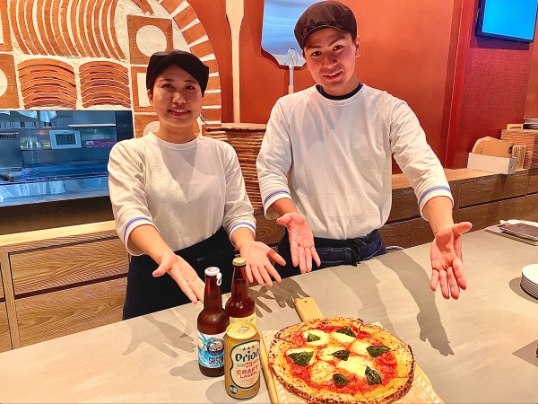 ホテルのカフェスタッフ