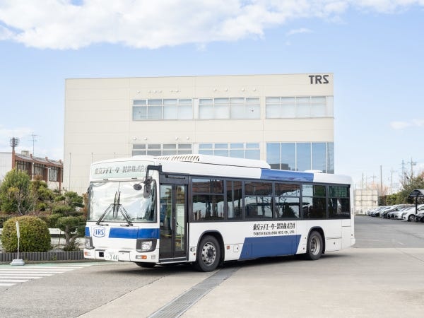 本社、社バスです。毎日の湘南台駅～会社間の通勤にご利用ください。