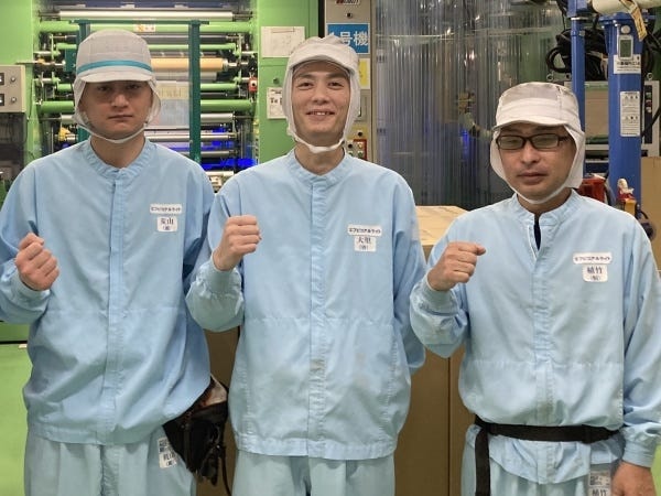 一緒に働く先輩社員たち。年代も幅広く、様々な相談に乗ってくれます。