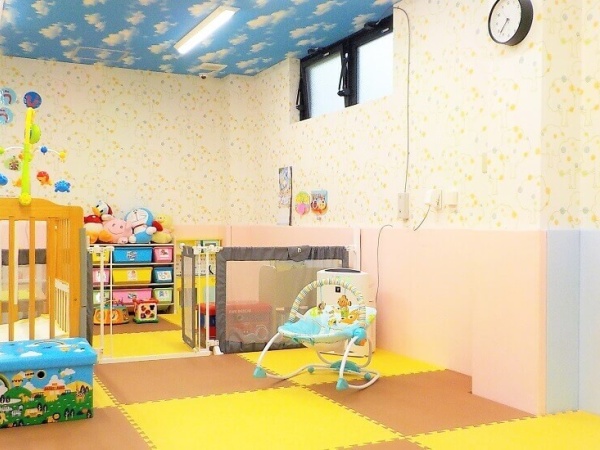 【職場環境】笑い声いっぱいの職場です☆彡清潔な空間を維持して、親御様が安心して預けられる場所を提供します