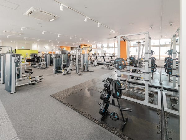 トレーニング上級者から初心者まで満足いただける設備が揃っています。