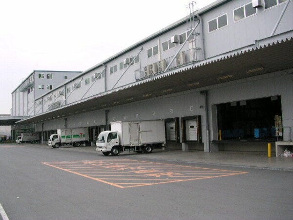 コンビニ向け4tトラックドライバー募集！未経験者歓迎