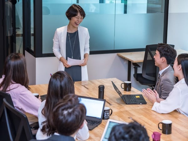 充実の社内研修＆受講し放題のオンライン外部研修も完備。業務スキルを早く身に付けることができます。