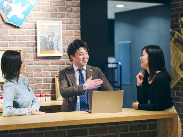 営業アシスタントは現在4名。男女比は半々で、20代後半～30代前半と若いメンバーが活躍しており、あなたもすぐ馴染めるはずです！