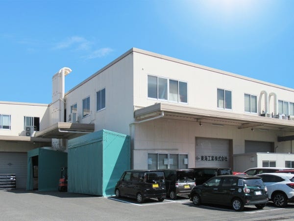 広い敷地に工場とオフィスがあります。マイカー通勤OK！