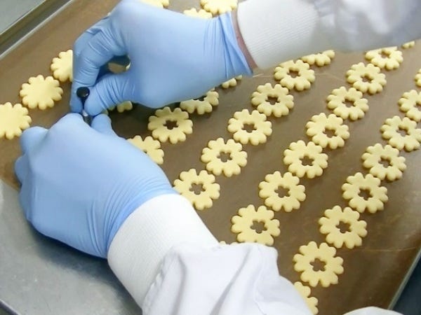 洋菓子製造スタッフ：クッキー缶など贈答用焼菓子の製造