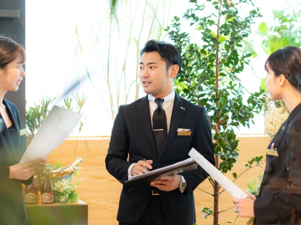 サービススタッフ・結婚式場バンケットディレクター・正社員（未経験者歓迎・婚礼サービス経験やそれに準ずるレストランなどでの経験のある方優遇）