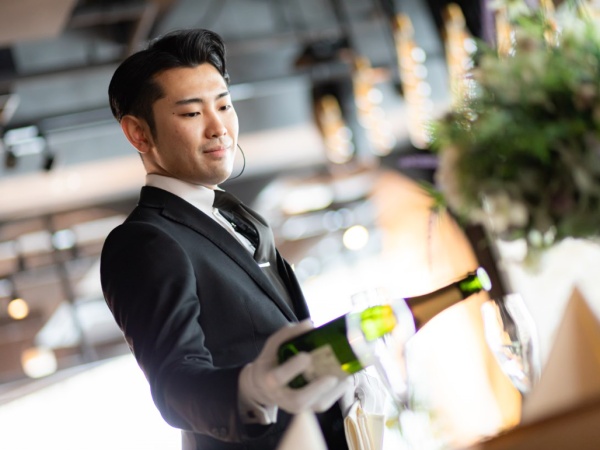 サービススタッフ・結婚式場バンケットディレクター・正社員（未経験者歓迎・婚礼サービス経験やそれに準ずるレストランなどでの経験のある方優遇）