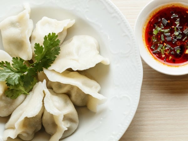 店長・マネージャー候補（ホールスタッフ）本格四川料理店でのサービス業務