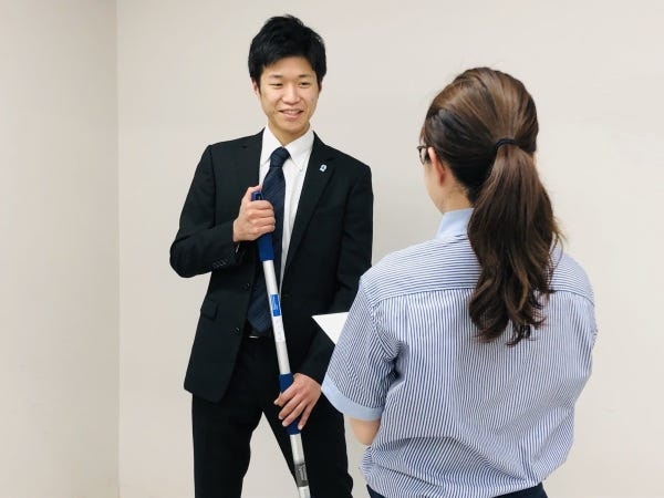 マネージャ―となると、現場スタッフの教育を実施して頂くことも。清掃の専門知識はOJT研修や資格取得支援を通して十分に習得することができます。
