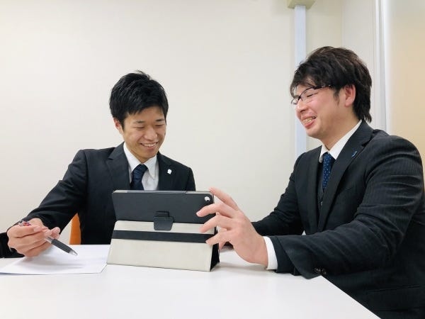 コミュニケーションが活発な環境です！対面だけでなく、社員同士で利用するコミュニケーションツールを複数導入しています。