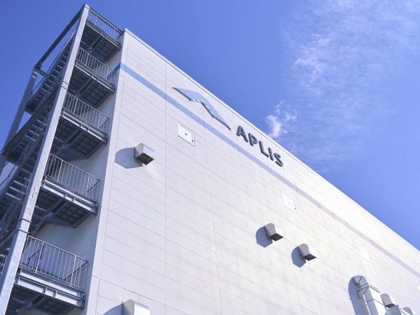 半世紀以上にわたり食品容器の開発と製造を行なってきた当社。業界トップクラスのシェアを誇ります。