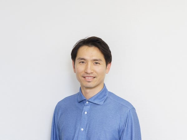 弊社代表の宣吉です。４０代でアットホームでカジュアルなスタイル雰囲気で仕事してます。