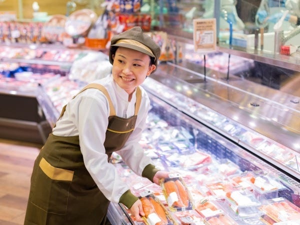 店舗や職種によって、勤務時間や日数は異なりますが、できるだけシフト希望を考慮します。まずは面接で「こんな風に働きたい！」とご相談ください。