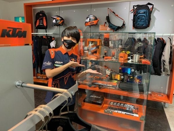 オートバイショップ販売アシスタント