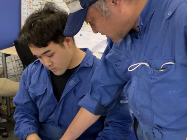 最初は不安でしたが、みんな明るく親切で仕事が楽しいです。資格取得もできて今は自信をもって仕事ができます。