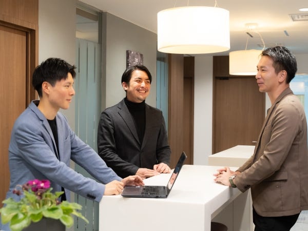 毎月経営者と1on1で定期面談を実施しております。面談内では、短期・長期的な観点から自身の成長に向けてフィードバックします。