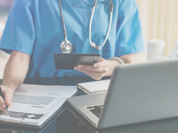 iPadを支給し、直行直帰を可能にしているため、柔軟な働き方が可能です。