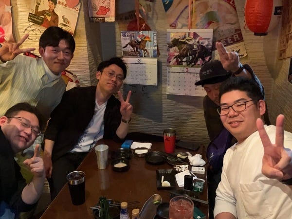 楽しい常連さんがみんなを待っています！