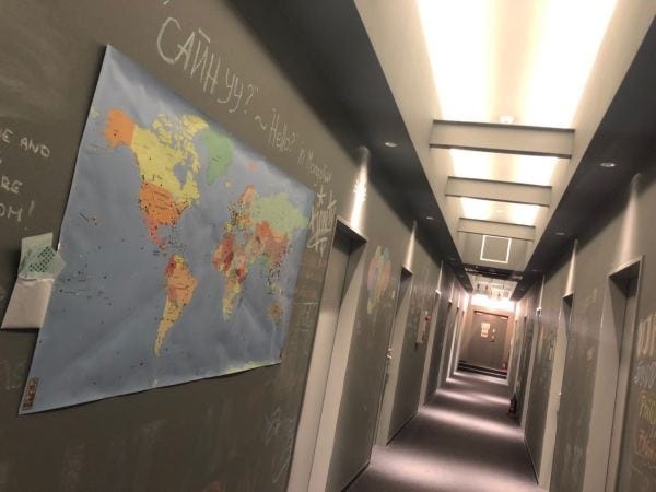 ホステルのフロントスタッフ・おしゃれホステルの運営スタッフ（学歴不問・未経験OK）