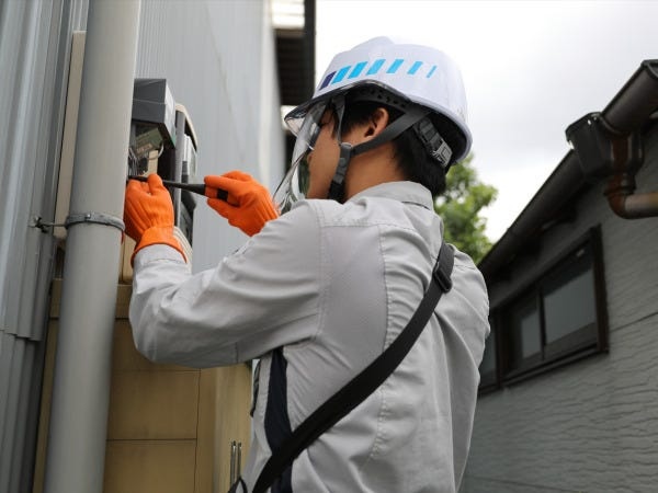 実際の作業風景、ネジの締め込みは念入りに