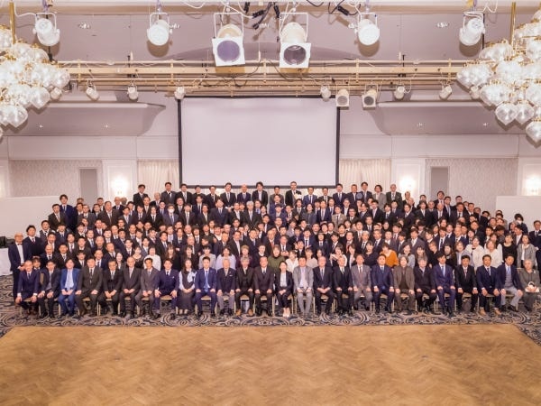 今年の昭栄グループ新年会は300名参加