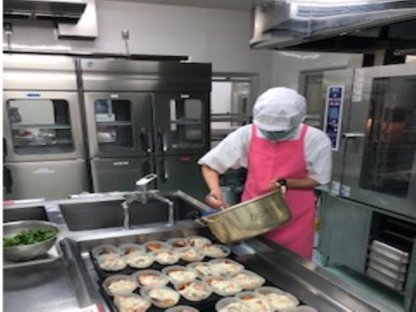 学校給食調理スタッフ・朝方のスタッフ・調理スタッフ（未経験でも大歓迎・栄養士免許あれば尚可）