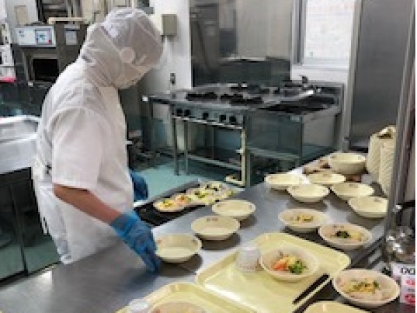 学校給食調理スタッフ・朝方のスタッフ・調理スタッフ（未経験でも大歓迎・栄養士免許あれば尚可）