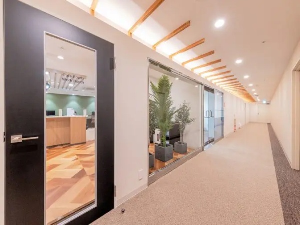 オフィスエントランスです♪快適な環境で業務ができます！