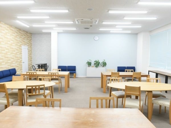 お昼ご飯は休憩室があります！