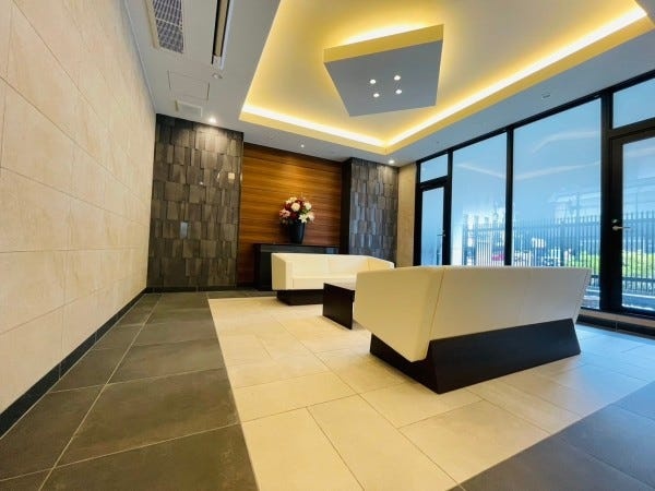 栄駅１番出口より徒歩1分。駅近で通勤に便利♪