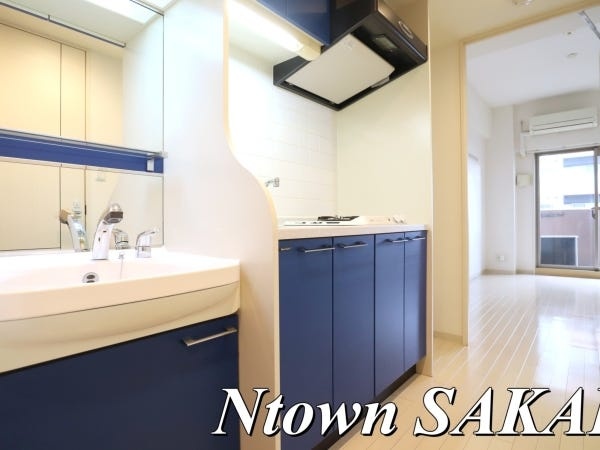 社用車は2台。車でお客様をご案内。