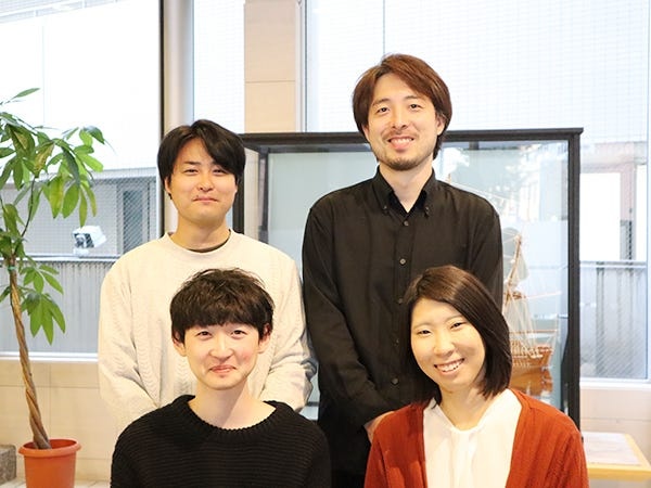 当社は社員数28名と程良い規模感。平均年齢は30代前半で、男女比は約6：4です。未経験から始めた先輩が多く、垣根のないフラットな雰囲気です。