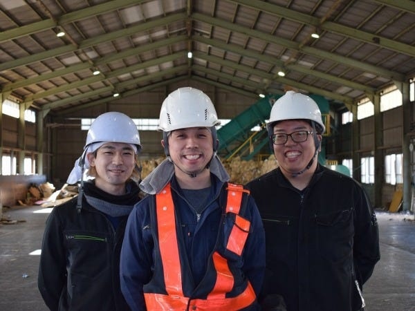 一緒に働く、古河工場のメンバーです。分からないことがあれば何でも相談してください。