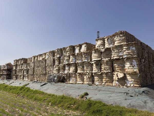 当社では月間約5000トンの古紙を収集し、国内外の製紙メーカーに供給しています。