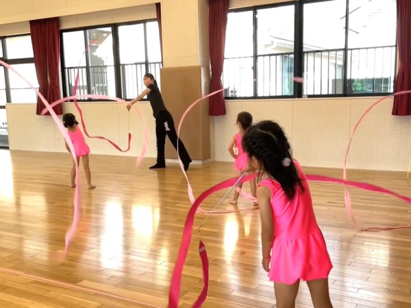 子どもたちの笑顔がいっぱいの楽しいレッスンを行っています！