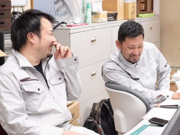 常に笑顔が絶えないオフィスです。オンオフのバランスも良く、働きやすい環境を整えております。