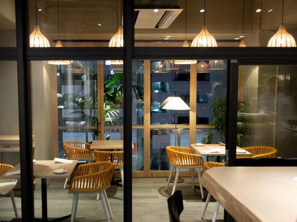 大人気のテラス席。空調設備もばっちり！