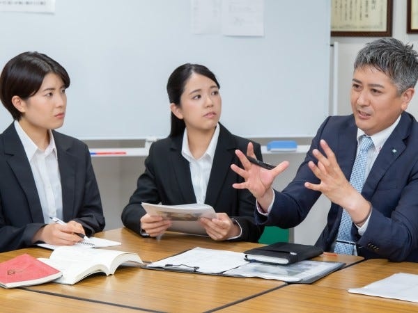 警備会社内勤スタッフ