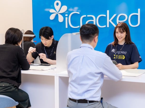 実際のお仕事風景です。対面で接客を行います。