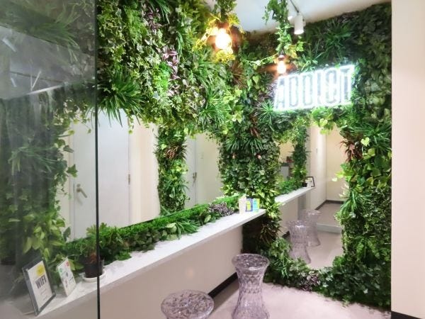 アイブロウリスト・アパレルスタッフ・美容部員（年齢不問・未経験大歓迎）