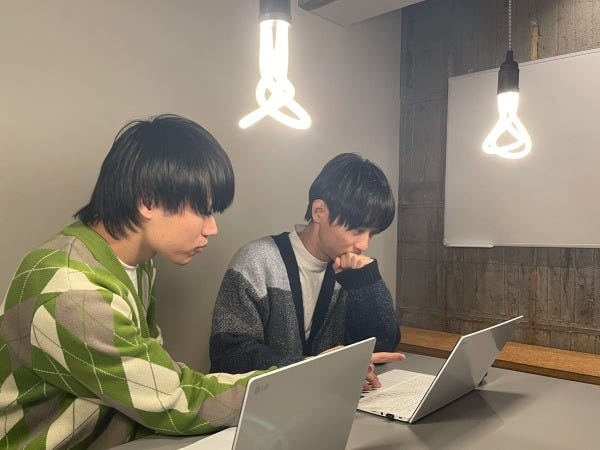 今エンジニアとして働いているスタッフも数ヶ月前までは全くの未経験者です。今はエンジニアとして楽しく働いています♪