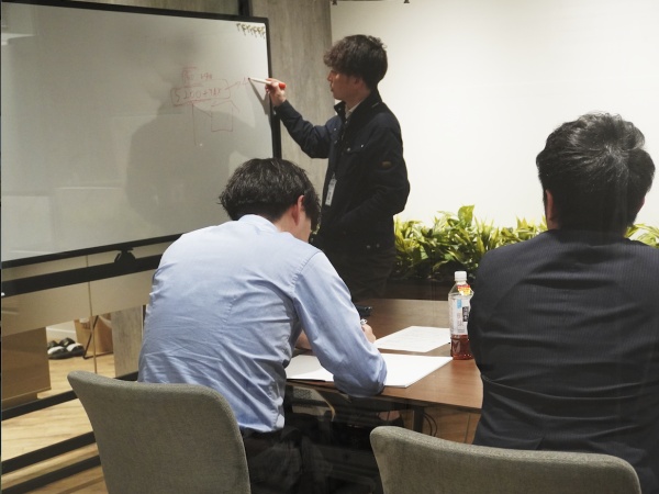 先輩社員がしっかりと親身にフォローします。困ったことがあっても、一つ一つ一緒に解決していきましょう！