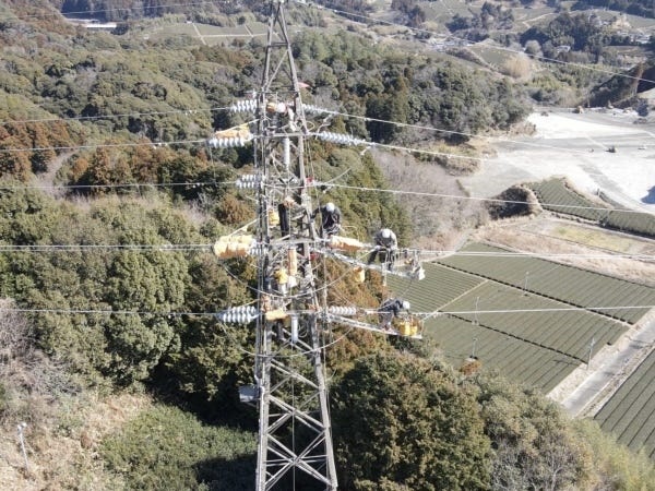 チーム一丸となって取り組む作業