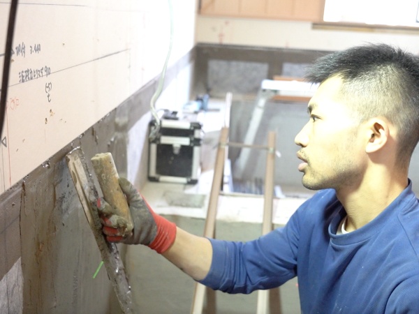 商業施設内装工事スタッフ（左官・石工事など）