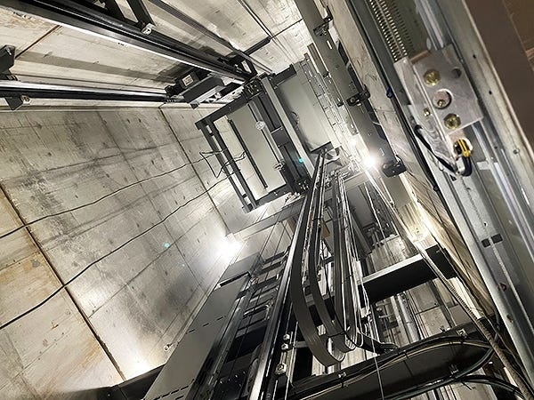 エレベーター業界は安定業界です！手に職をつけて長くできる仕事としても定評のある業界です！